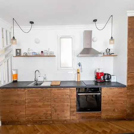 Contemporain Renove Dans Le Centre De * Paris