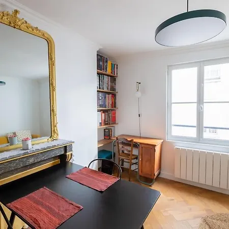 Contemporain Renove Dans Le Centre De * Paris