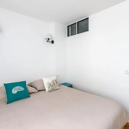 Apartment Contemporain Renove Dans Le Centre De