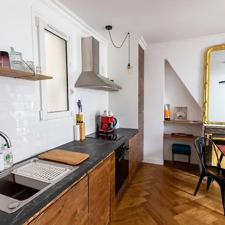 Contemporain Renove Dans Le Centre De * Paris