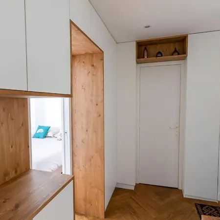Contemporain Renove Dans Le Centre De Apartment