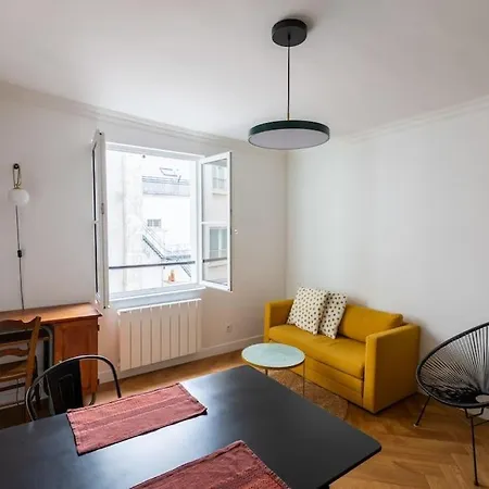 Contemporain Renove Dans Le Centre De * Paris